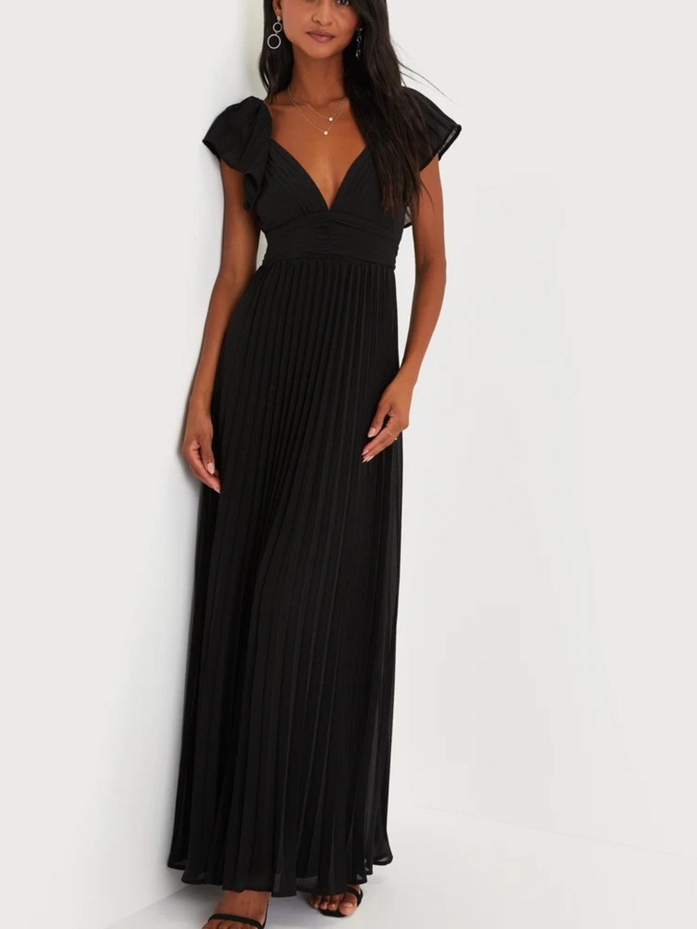Lulu’s Black V-Neck Pleated Maxi Dress Size Large